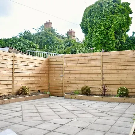 Spacious 1 Bedroom In Stylish Rathmines Apartment *