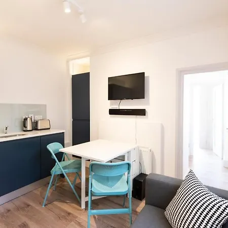 Spacious 1 Bedroom In Stylish Rathmines Apartment