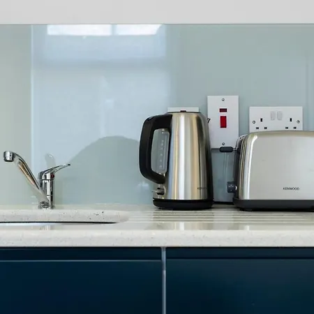 Spacious 1 Bedroom In Stylish Rathmines Apartment *